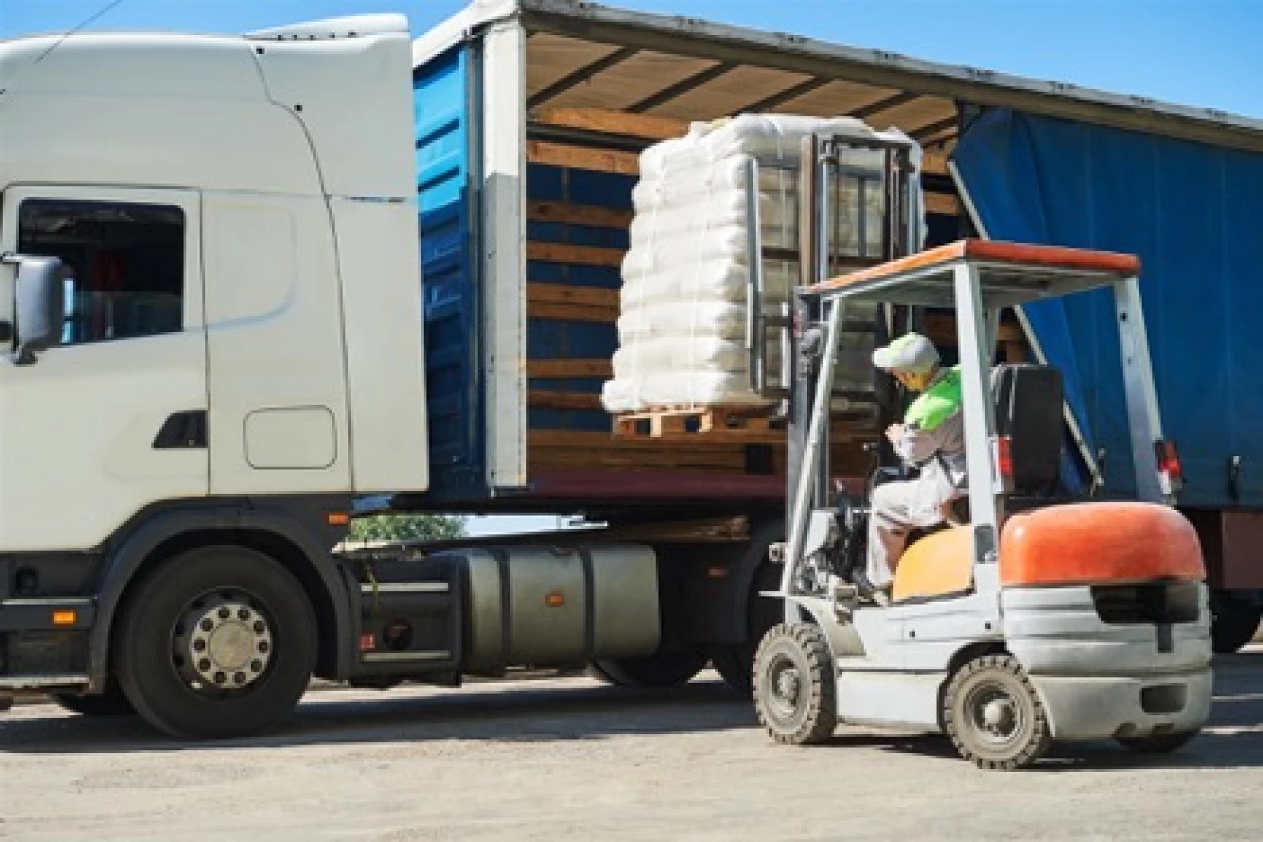 fork-truck-loading.jpeg