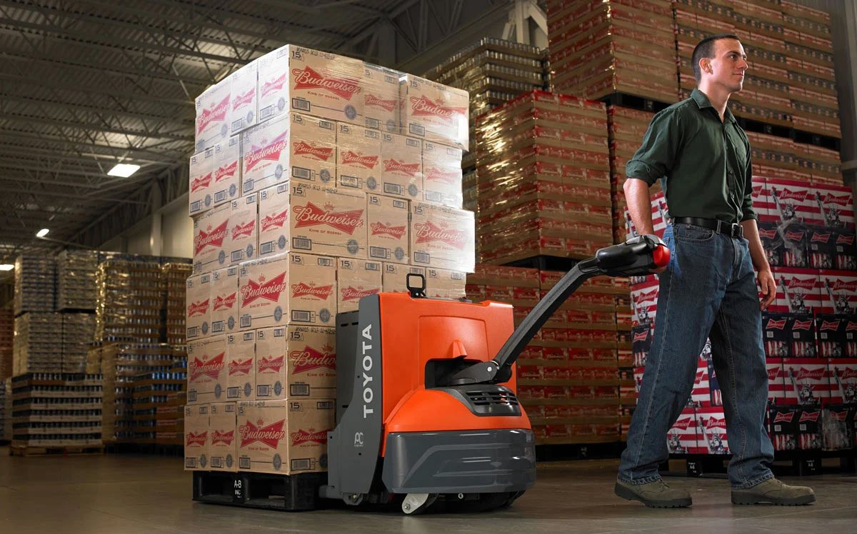 Toyota-8HBW23-Electric-Walkie-Pallet-Jack-Feature-Social-1200px